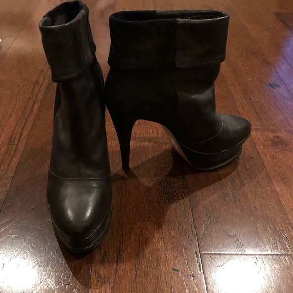 Dolce Vita suede and leather black booties - Picture 3 of 4